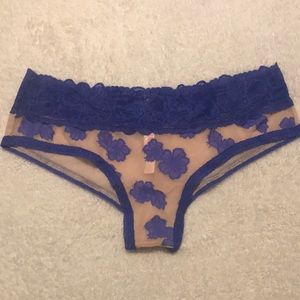 NWOT Victoria’s Secret PINK cream cheekster panties with blue floral lace Size L